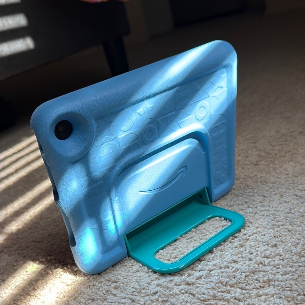 NEW! Fire Amazon Tablet + Case - Picture 3 of 3